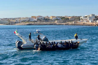 a-corrida-contra-o-tempo-24-horas-na-vida-dos-guardas-costeiros-tunisianos