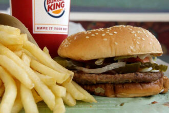 burger-king-e-processado-nos-eua-devido-ao-tamanho-do-whopper