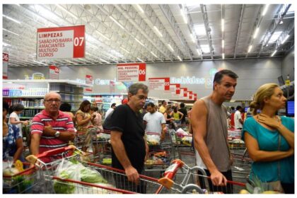 deflacao-no-brasil-como-atacarejos-e-supermercados-estao-reduzindo-estoques