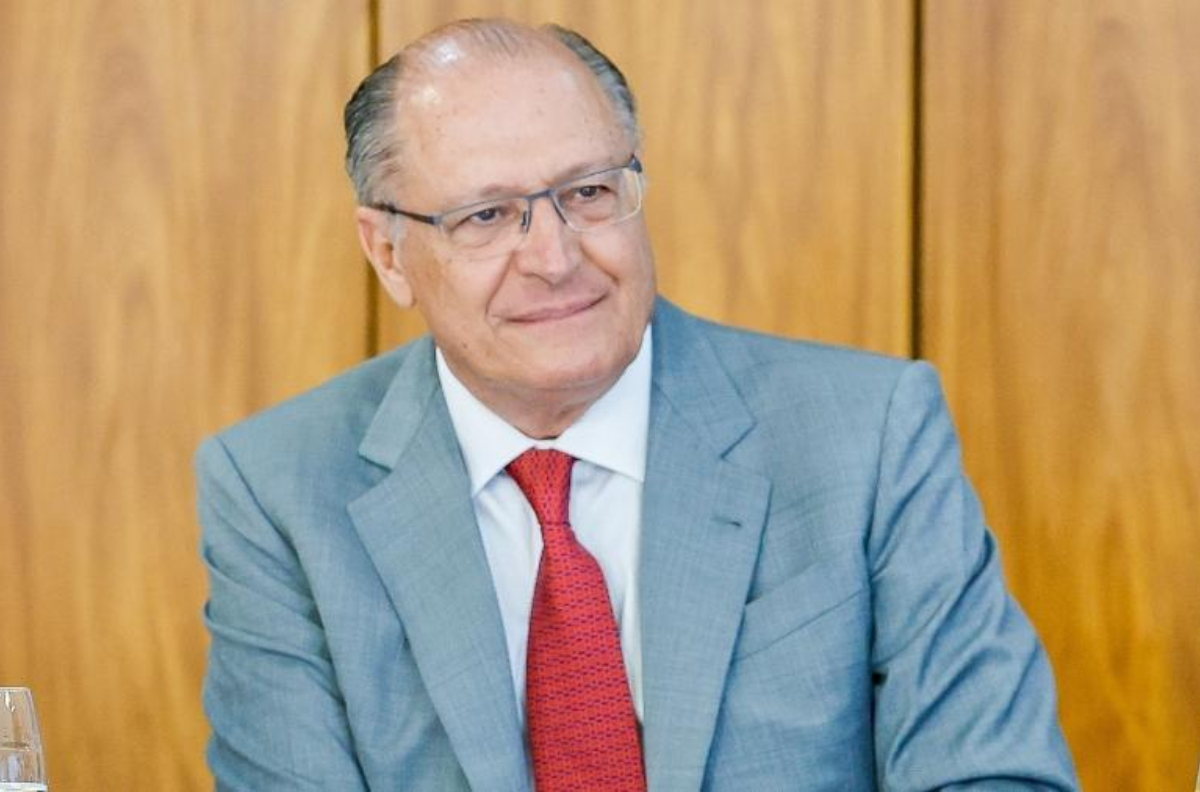 alckmin-na-linha-de-frente-para-auxiliar-gauchos-apos-desastre-ciclonico