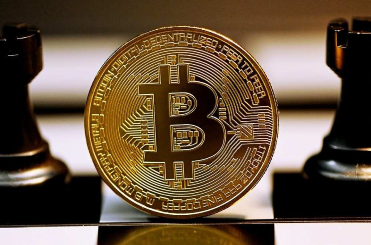 bitcoin-enfrenta-turbulencia-devido-a-perspectiva-de-juros-mais-altos-nos-eua