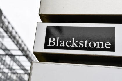 blackstone-revisa-departamento-de-crédito-corporativo-com-olho-no-trilhão