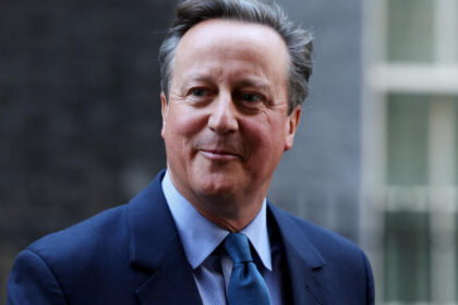 david-cameron-retorna-ao-governo-britanico-enquanto-ministra-do-interior-e-demitida-confira